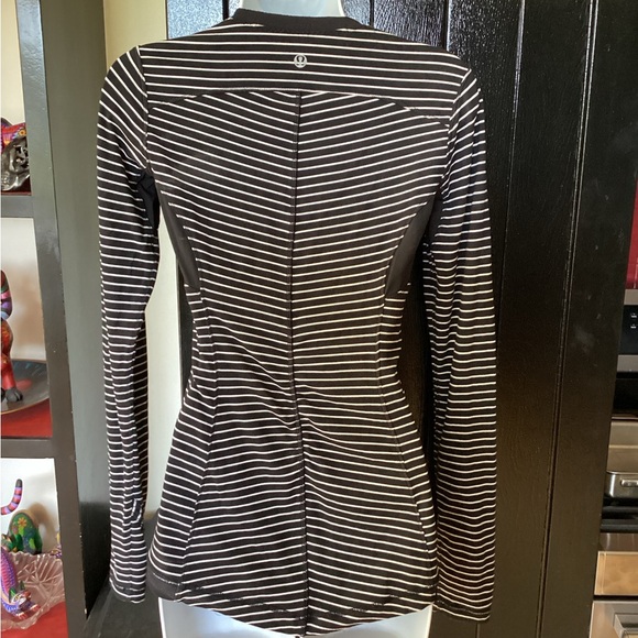 Lululemon Base Runner Long Sleeve Shirt - Picture 2 of 2
